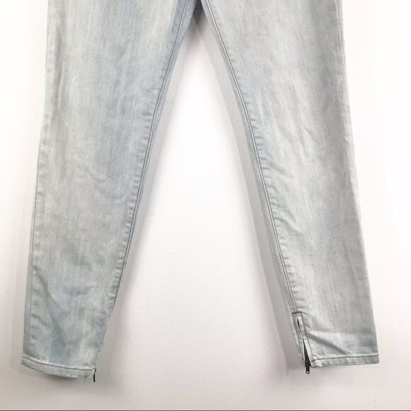 Juicy Couture The Ryan Light Wash Zipper Cuff Denim Jeans - Picture 4 of 12